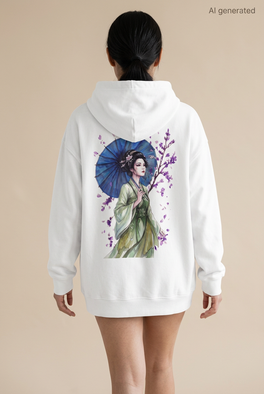 Frau mit weißem Oversized-Hoodie, Rückenmotiv einer Maiko im hellgrünen Kimono mit blauem Schirm und violetten Blüten. KI-generiertes Mockup.