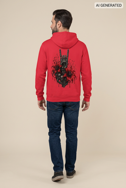 Mann von hinten in rotem Kapuzenpullover mit Totenkopf und Blumen Grafik auf dem Rücken