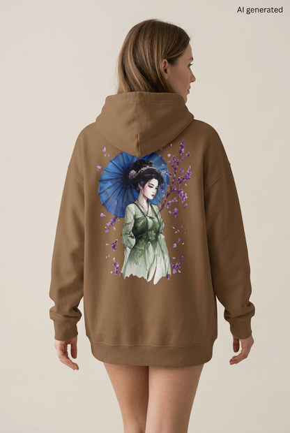 Frau mit braunem Oversized-Hoodie, Rückenmotiv einer Maiko im grünen Kimono mit blauem Schirm und violetten Blüten. KI-generiertes Mockup.