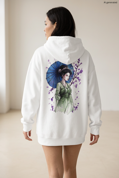 Frau mit weißem Oversized-Hoodie, Rückenmotiv einer Maiko im grünen Kimono mit blauem Schirm und violetten Blüten. KI-generiertes Mockup.