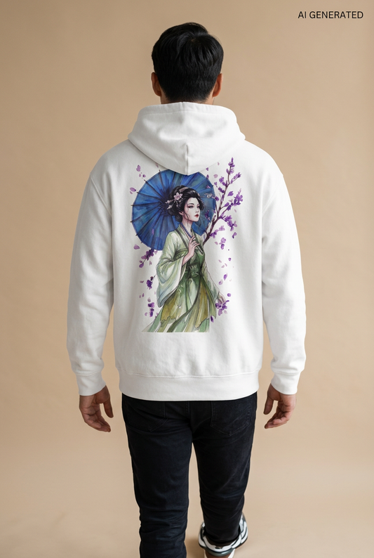 Mann mit weißem Oversized-Hoodie, Rückenmotiv einer Maiko im hellgrünen Kimono mit blauem Schirm und violetten Blüten. KI-generiertes Mockup.